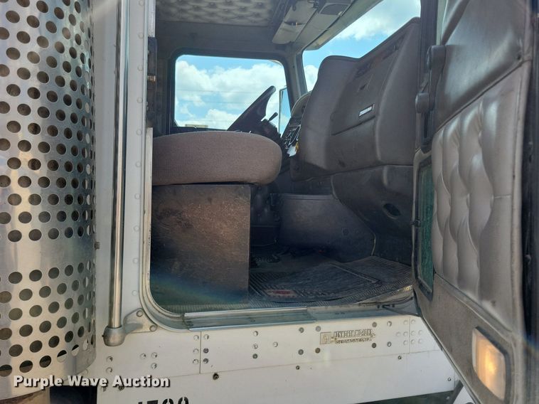 image for item KA9875 2003 Kenworth T800 semi truck