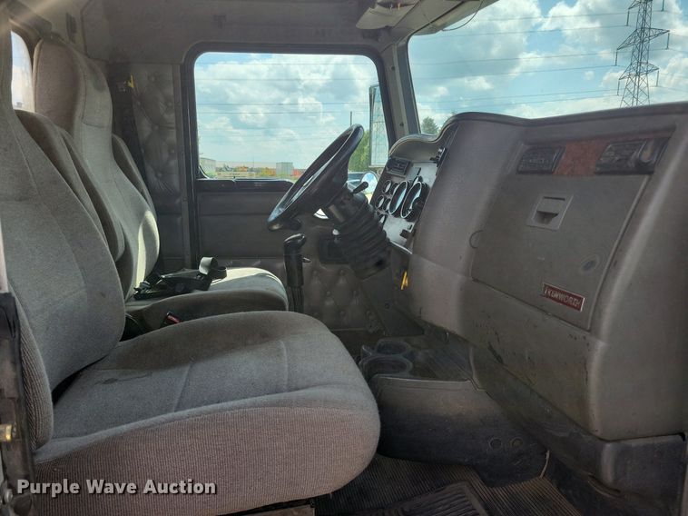 image for item KA9875 2003 Kenworth T800 semi truck