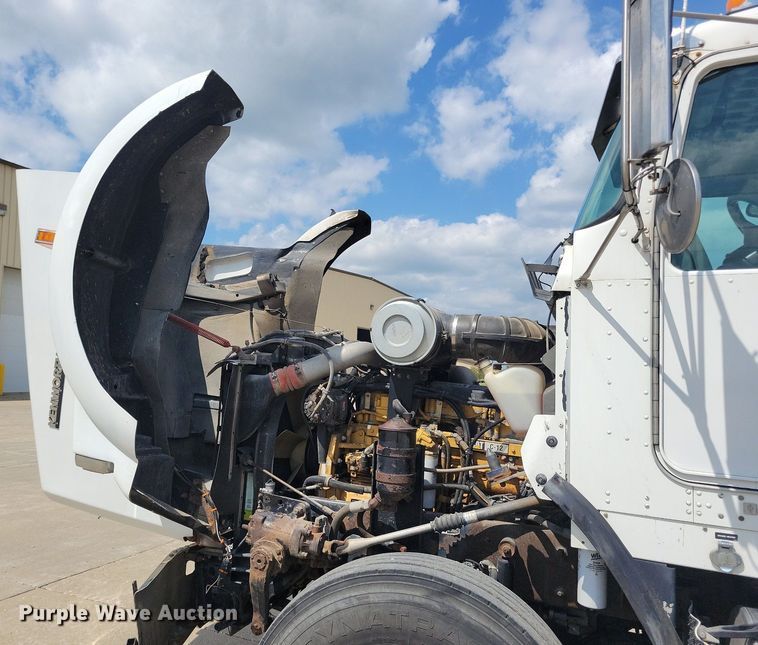 image for item KA9875 2003 Kenworth T800 semi truck