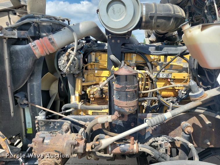 image for item KA9875 2003 Kenworth T800 semi truck