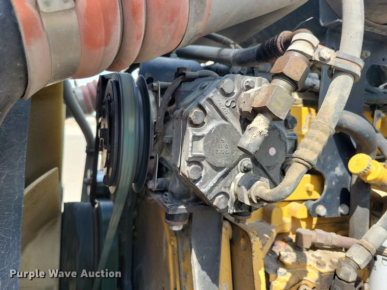 image for item KA9875 2003 Kenworth T800 semi truck