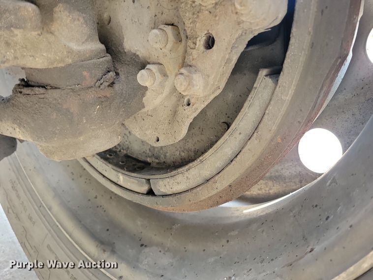 image for item KA9875 2003 Kenworth T800 semi truck