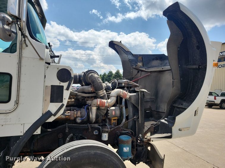 image for item KA9875 2003 Kenworth T800 semi truck