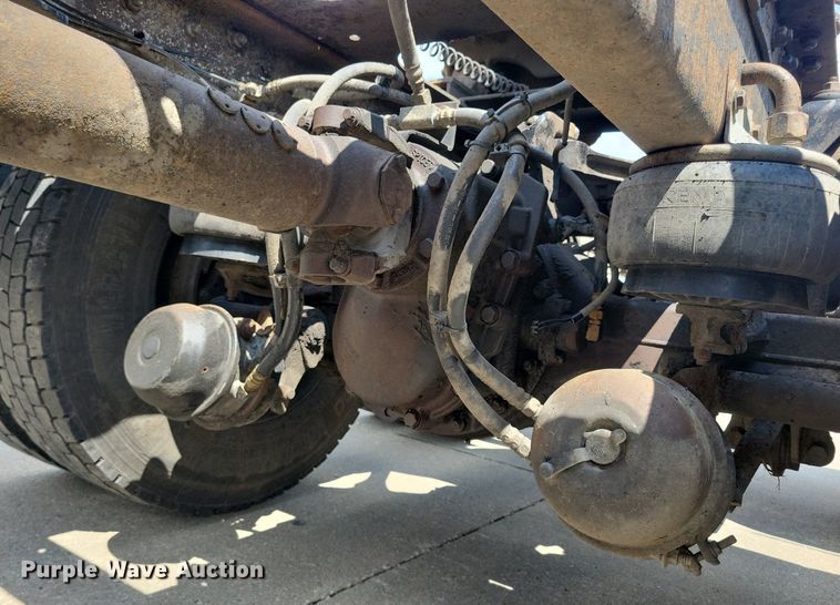 image for item KA9875 2003 Kenworth T800 semi truck