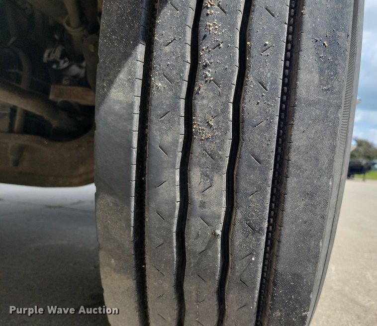 image for item KA9875 2003 Kenworth T800 semi truck