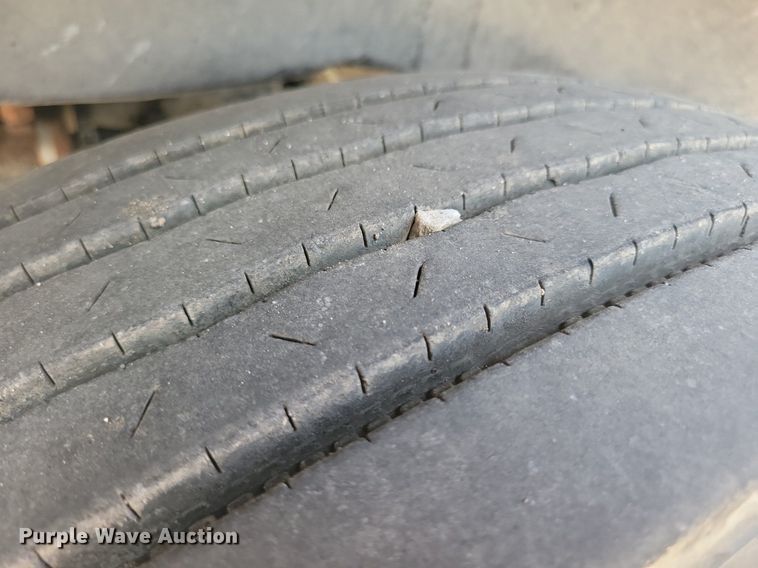 image for item KA9875 2003 Kenworth T800 semi truck