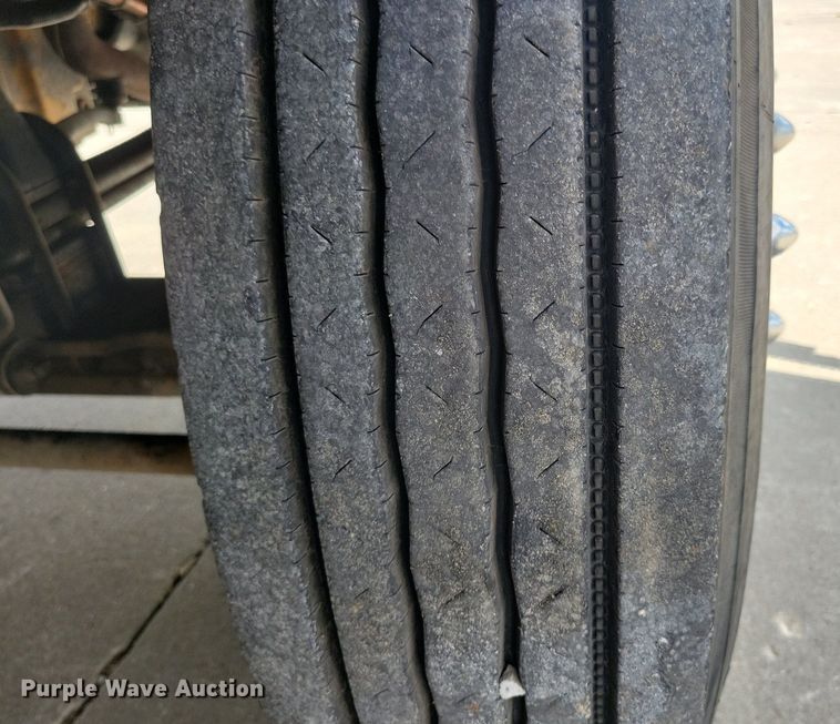 image for item KA9875 2003 Kenworth T800 semi truck