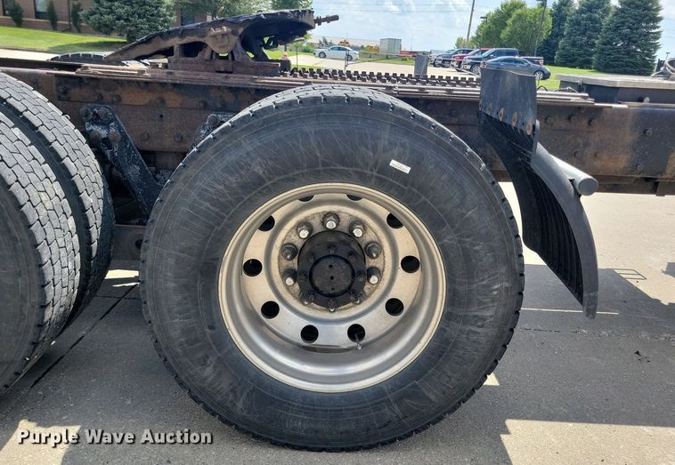 image for item KA9875 2003 Kenworth T800 semi truck