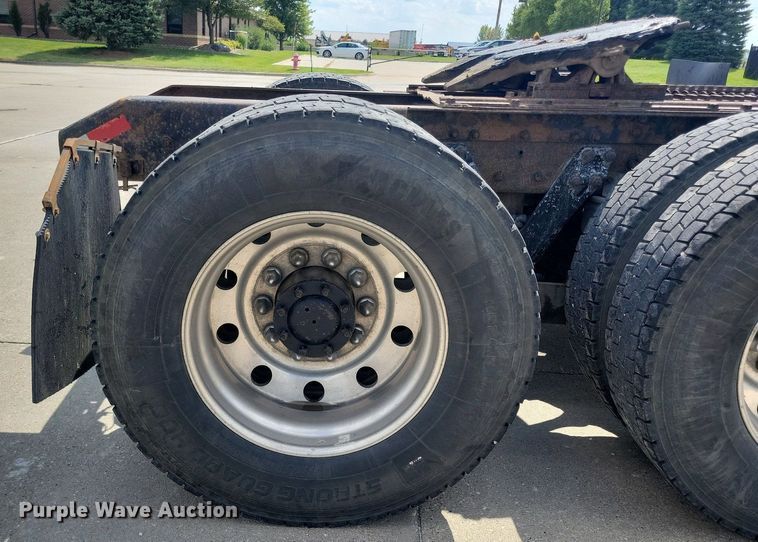 image for item KA9875 2003 Kenworth T800 semi truck