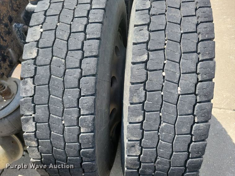 image for item KA9875 2003 Kenworth T800 semi truck