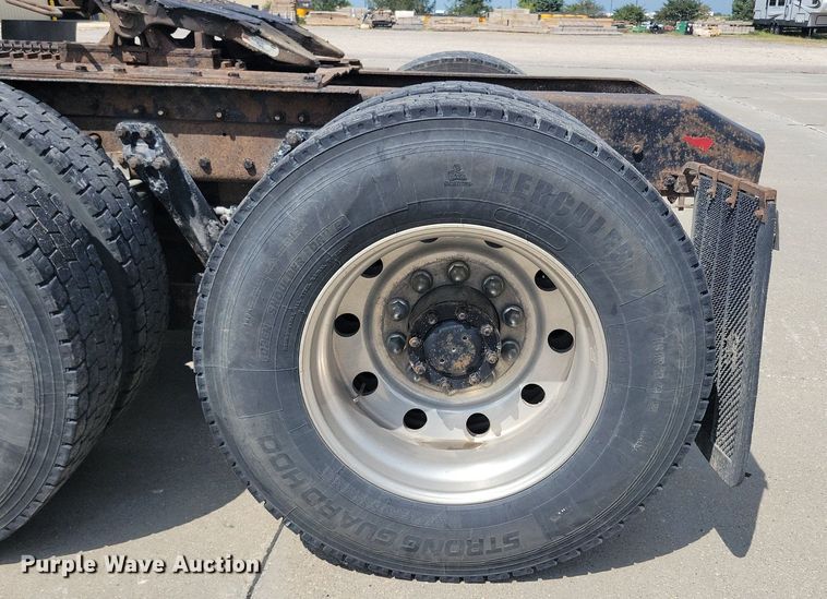 image for item KA9875 2003 Kenworth T800 semi truck