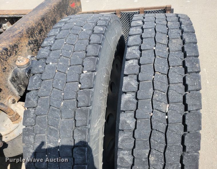 image for item KA9875 2003 Kenworth T800 semi truck