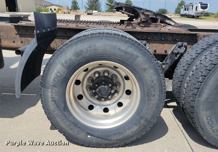 image for item KA9875 2003 Kenworth T800 semi truck