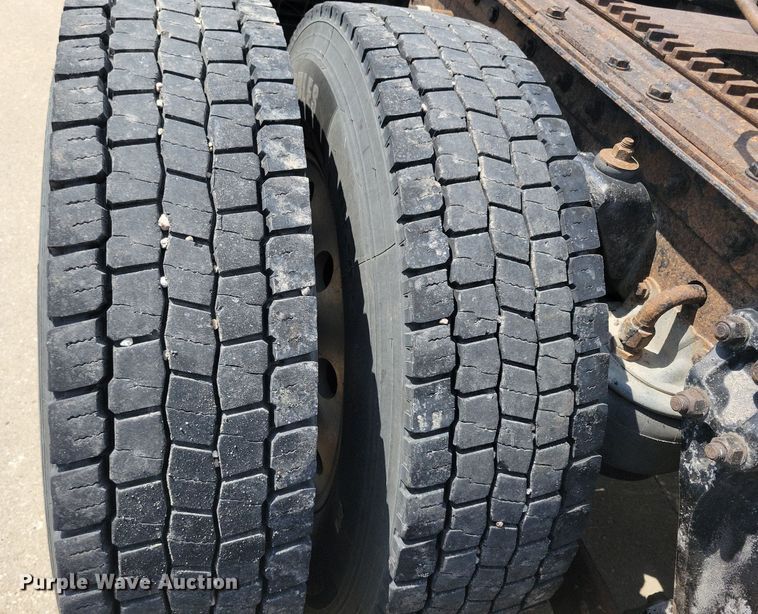 image for item KA9875 2003 Kenworth T800 semi truck