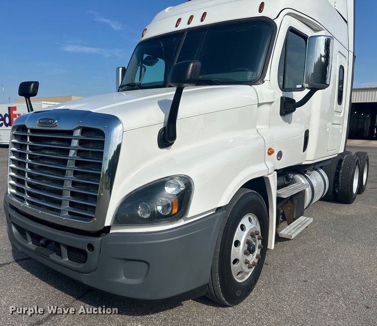 image for item LR9468 2017 Freightliner  Cascadia  semi truck