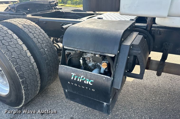 image for item LR9468 2017 Freightliner  Cascadia  semi truck