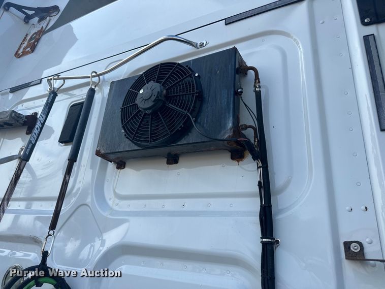 image for item LR9468 2017 Freightliner  Cascadia  semi truck