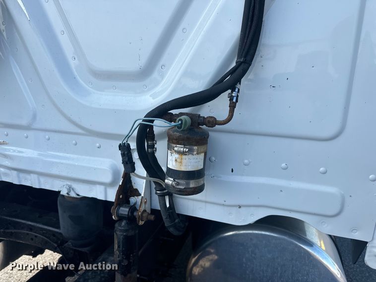 image for item LR9468 2017 Freightliner  Cascadia  semi truck