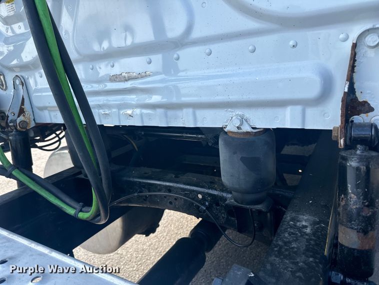 image for item LR9468 2017 Freightliner  Cascadia  semi truck