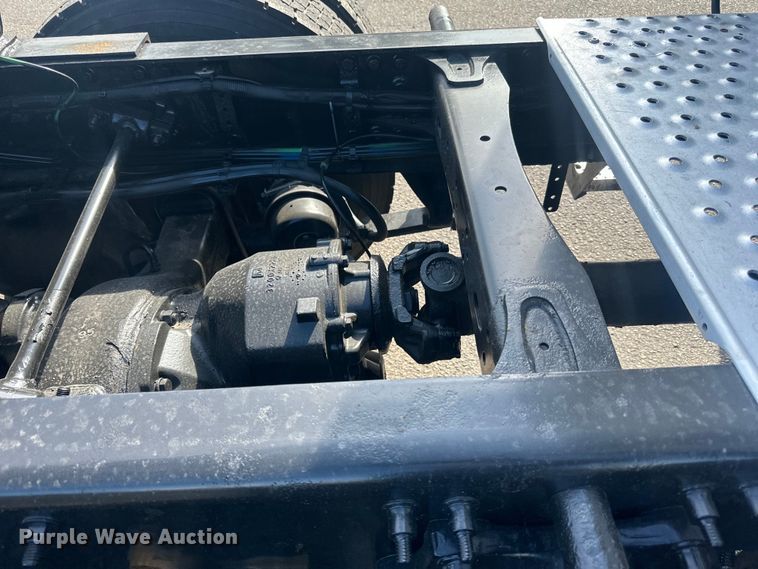 image for item LR9468 2017 Freightliner  Cascadia  semi truck