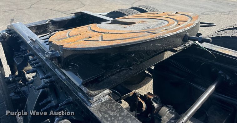 image for item LR9468 2017 Freightliner  Cascadia  semi truck