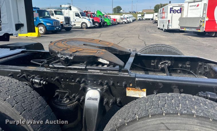 image for item LR9468 2017 Freightliner  Cascadia  semi truck