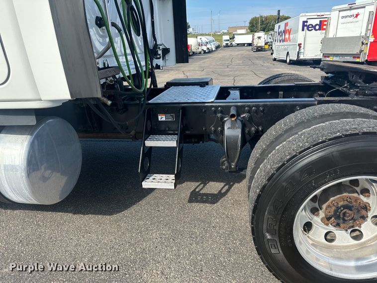 image for item LR9468 2017 Freightliner  Cascadia  semi truck