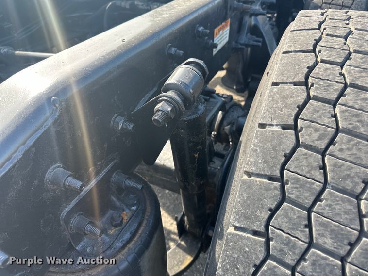 image for item LR9468 2017 Freightliner  Cascadia  semi truck