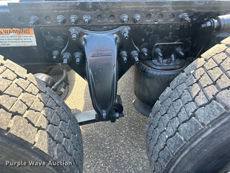 image for item LR9468 2017 Freightliner  Cascadia  semi truck