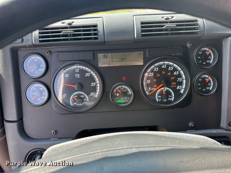 image for item LR9468 2017 Freightliner  Cascadia  semi truck