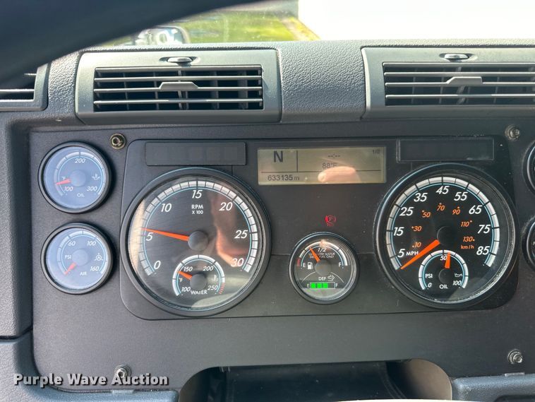 image for item LR9468 2017 Freightliner  Cascadia  semi truck