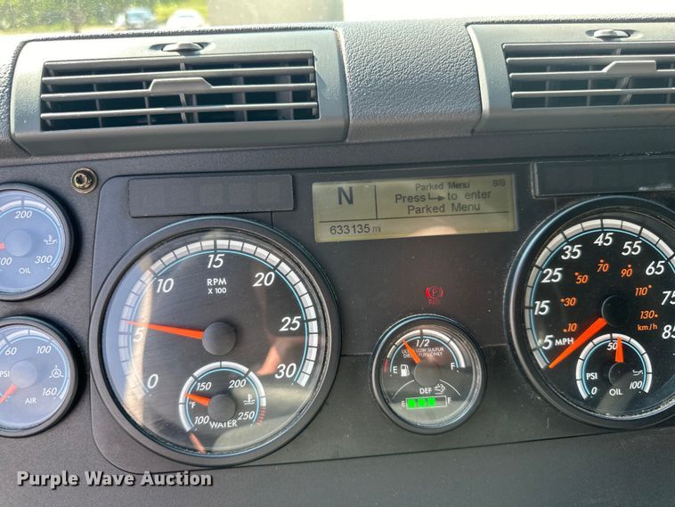 image for item LR9468 2017 Freightliner  Cascadia  semi truck