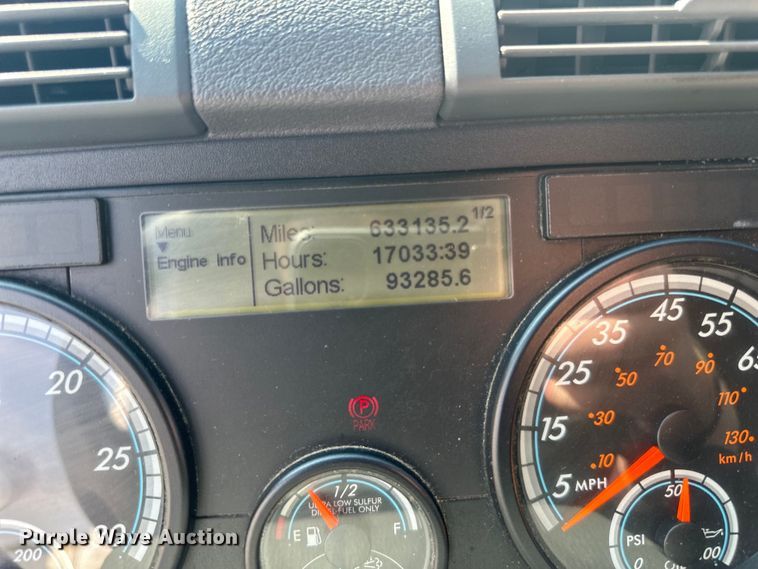 image for item LR9468 2017 Freightliner  Cascadia  semi truck