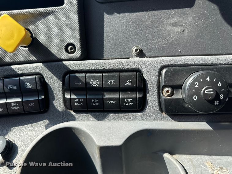 image for item LR9468 2017 Freightliner  Cascadia  semi truck