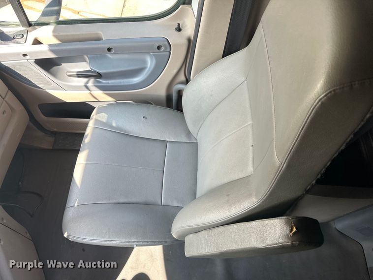 image for item LR9468 2017 Freightliner  Cascadia  semi truck