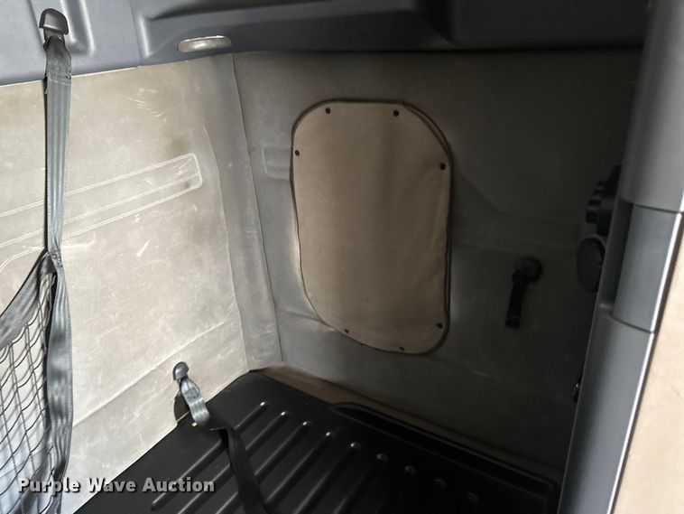 image for item LR9468 2017 Freightliner  Cascadia  semi truck