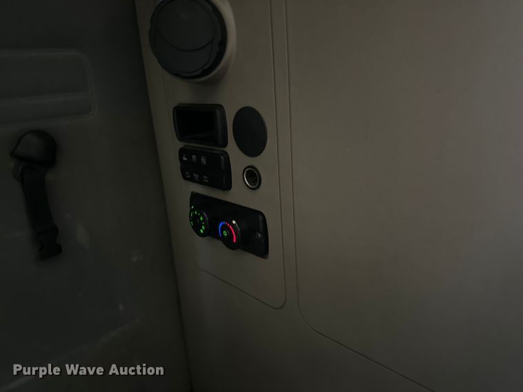 image for item LR9468 2017 Freightliner  Cascadia  semi truck