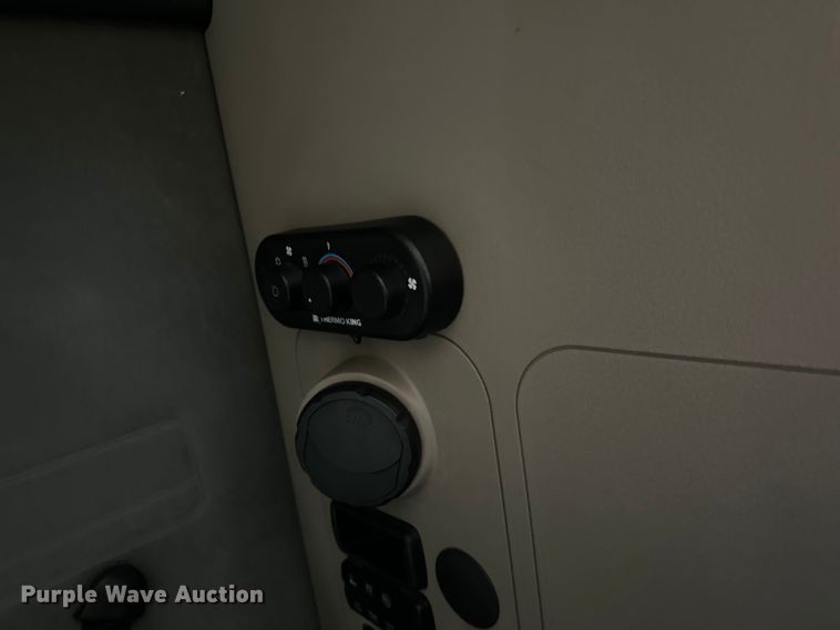 image for item LR9468 2017 Freightliner  Cascadia  semi truck