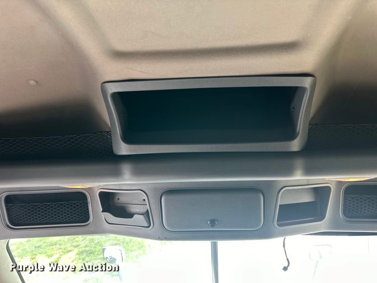 image for item LR9468 2017 Freightliner  Cascadia  semi truck