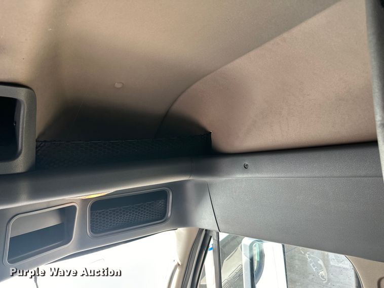 image for item LR9468 2017 Freightliner  Cascadia  semi truck