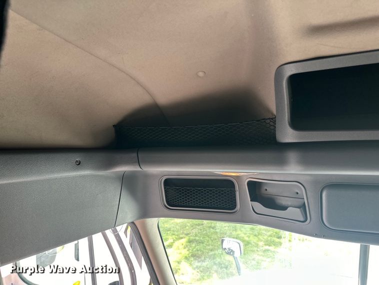 image for item LR9468 2017 Freightliner  Cascadia  semi truck