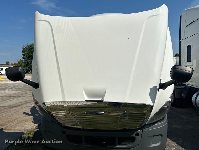 image for item LR9468 2017 Freightliner  Cascadia  semi truck