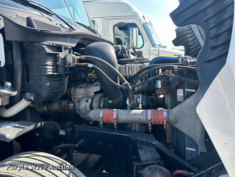 image for item LR9468 2017 Freightliner  Cascadia  semi truck