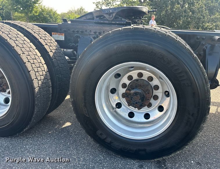 image for item LR9468 2017 Freightliner  Cascadia  semi truck