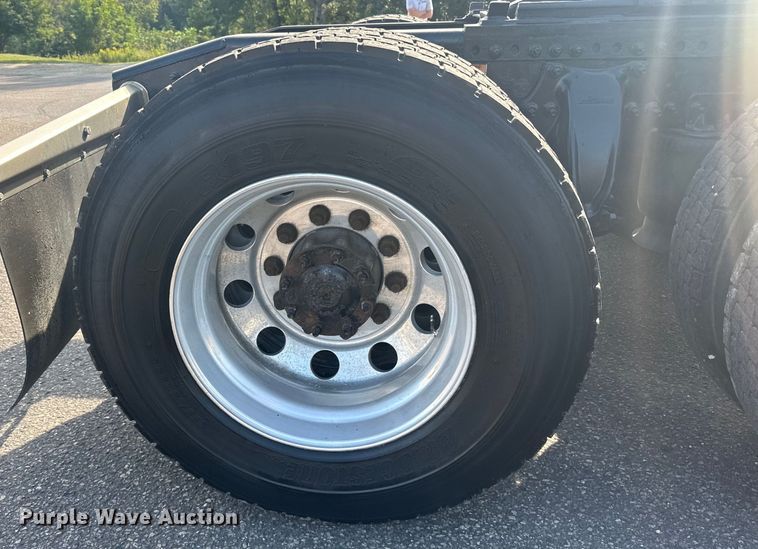 image for item LR9468 2017 Freightliner  Cascadia  semi truck