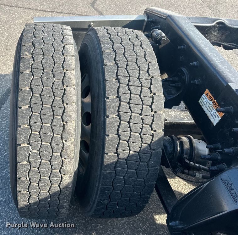 image for item LR9468 2017 Freightliner  Cascadia  semi truck