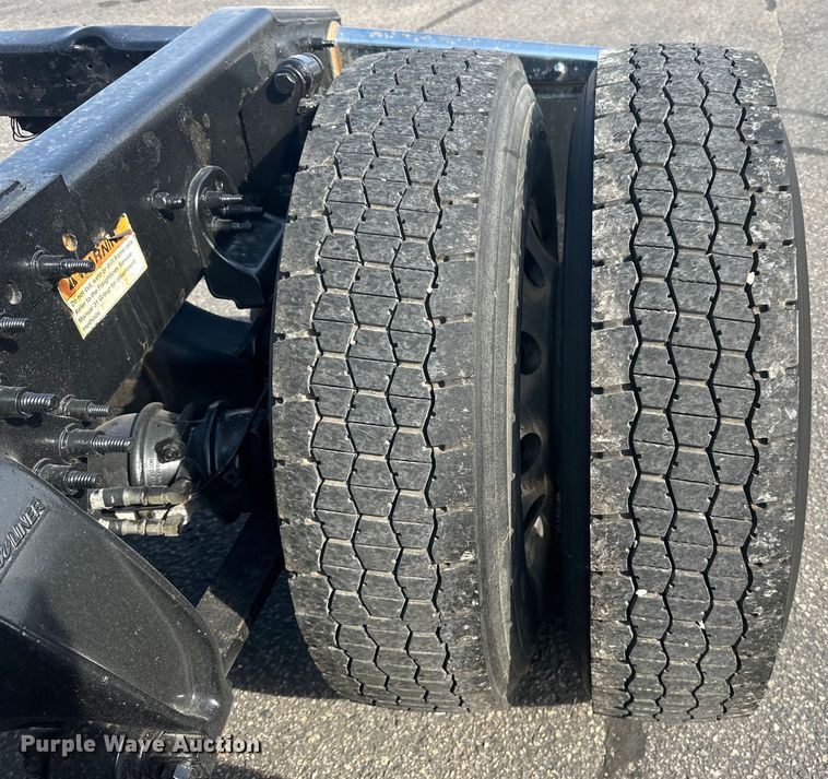 image for item LR9468 2017 Freightliner  Cascadia  semi truck