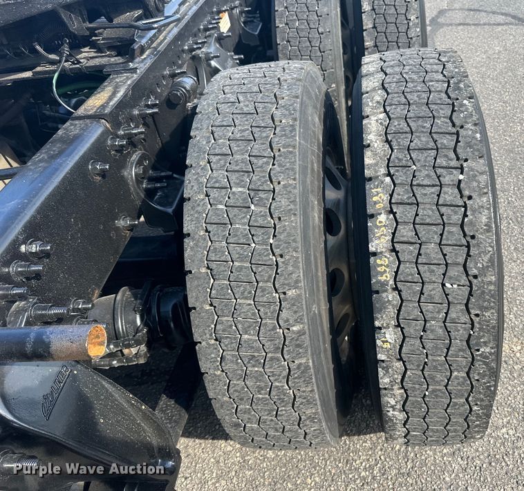 image for item LR9468 2017 Freightliner  Cascadia  semi truck