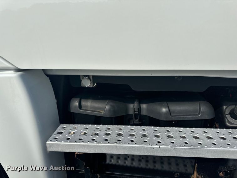 image for item LR9469 2017 Freightliner Cascadia semi truck