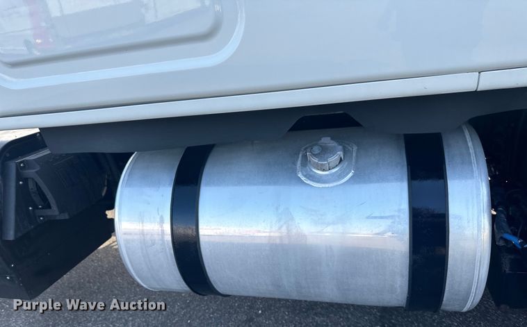 image for item LR9469 2017 Freightliner Cascadia semi truck